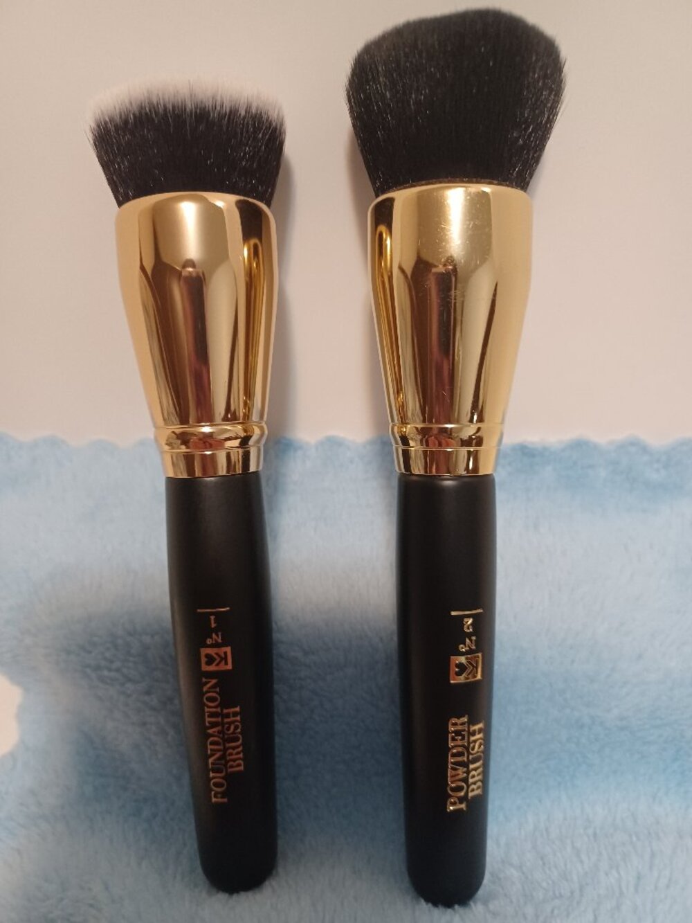 FOUNDATION AND POWDER MAKE UP BRUSHES